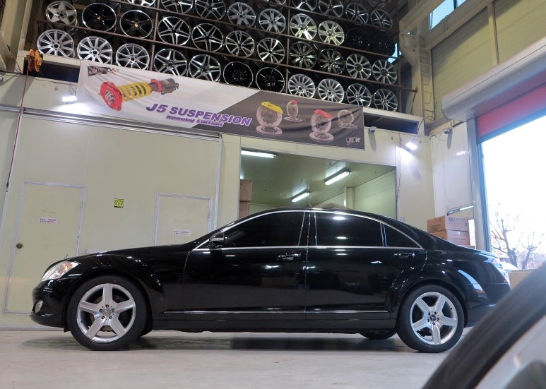 [벤츠 휠 튜닝] 벤츠 W221 S350 순정 AMG 스타이일링6 19인치 휠 + 금호 타이어 장착 작업!! 휠 전문점 (주)티티 모터스 + 정품 중고 휠 전문점 / 인천 서구 석남동