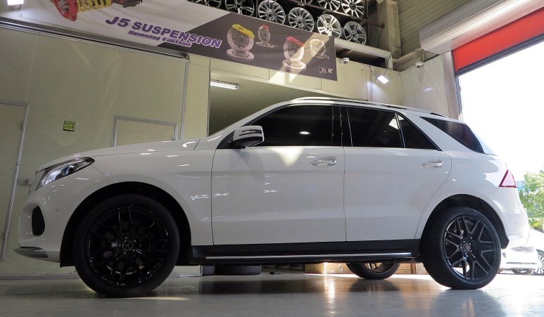 [벤츠 GLE350D] 벤츠 GLE 63 AMG 순정 21인치 휠 + 미국 렉사니 타이어 장착 작업!! 휠 전문점 티티 모터스 + 블랙 휠도장 + 벤츠 SUV 휠 튜닝 작업 / 인천 서구 석남동