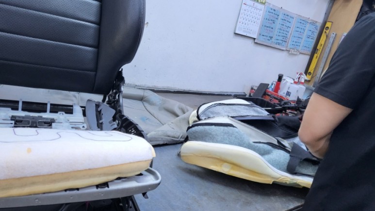 [의왕시트명가]#벤츠c클래스#시트복원#가죽시트수선#시트엉덩이터짐수선,!!안양 판교 분당 수원 안산 동탄 오산 일산 용인 수지 구리 남양주 이천 평택 천안 시흥 김포 파주 인천 부천 / 의왕, 군포, 안양