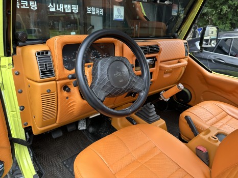 지프 랭글러 사하라 실내 커스텀 핸들 시트 가죽 염색 에르메스 오렌지 커스텀 튜닝 시공 / 서울 성동구