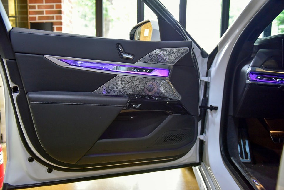 광주 BMW 7시리즈 740d 앰비언트라이트  신포니  AVI 스피커 장착 / 광주 남구