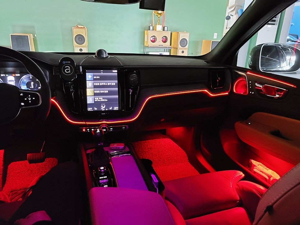 볼보 XC60 달서구 엠비언트 실내 드레스업으로 기분전환하는 작업 / 대구 서구 이현동