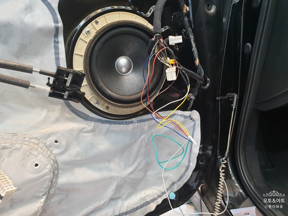 [천안/아산/평택]현대자동차 벨로스터에 매직카 멀티 락폴딩장착으로 문을 잠그면 사이드미러가 자동으로 접히는 편리함을 더하다. / 천안,청주,세종,대전