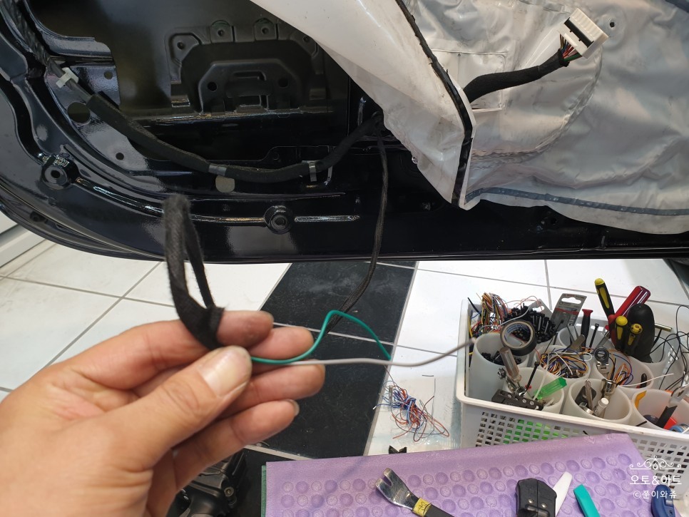 [천안/아산/평택]현대자동차 벨로스터에 매직카 멀티 락폴딩장착으로 문을 잠그면 사이드미러가 자동으로 접히는 편리함을 더하다. / 천안,청주,세종,대전