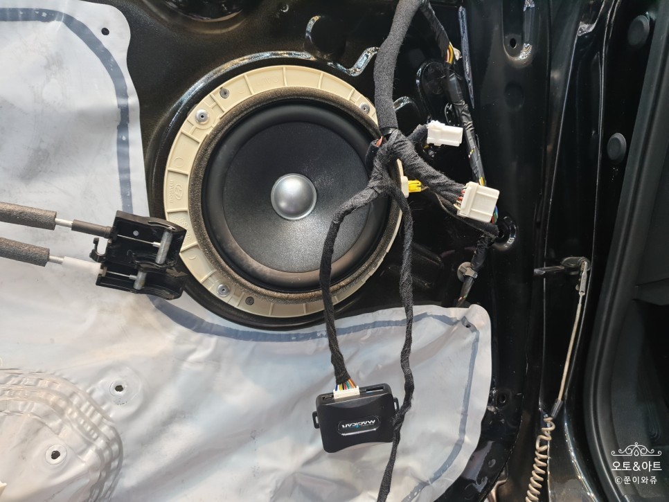 [천안/아산/평택]현대자동차 벨로스터에 매직카 멀티 락폴딩장착으로 문을 잠그면 사이드미러가 자동으로 접히는 편리함을 더하다. / 천안,청주,세종,대전