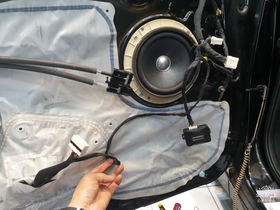 [천안/아산/평택]현대자동차 벨로스터에 매직카 멀티 락폴딩장착으로 문을 잠그면 사이드미러가 자동으로 접히는 편리함을 더하다. / 천안,청주,세종,대전