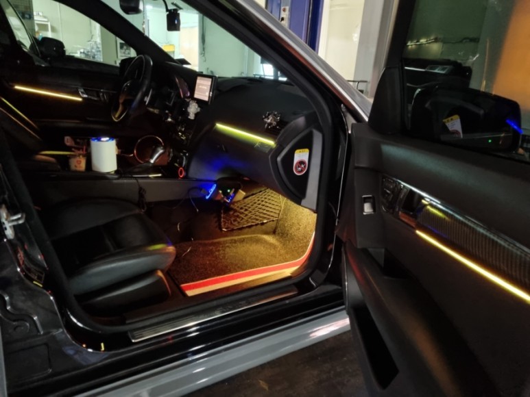 w204 c클래스 엠비언트 아크릴 엠비언트로 실내 분위기 바꿔보자